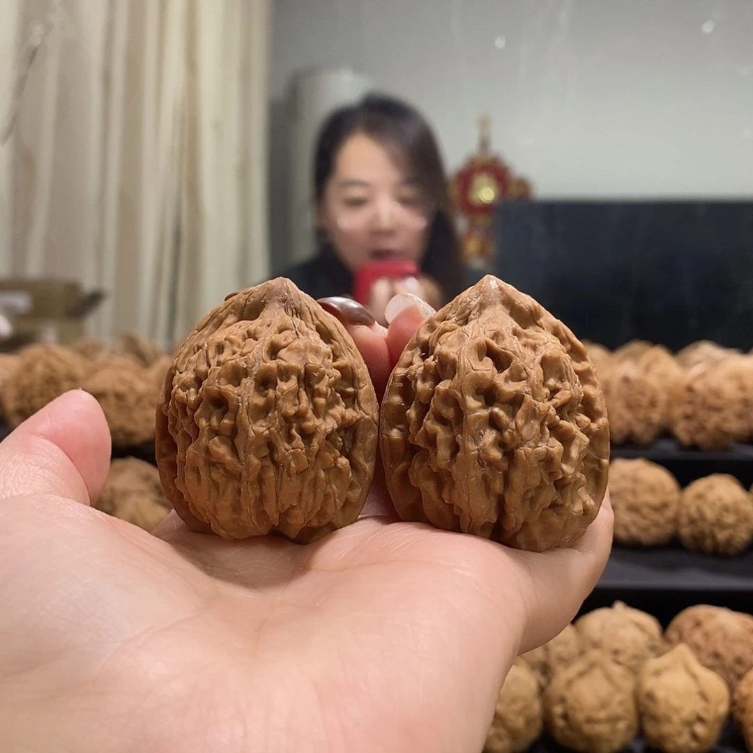 把件文玩核桃郑***亿38蚂蚁王尖有伤