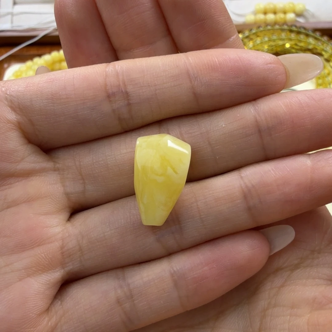 琥珀未镶嵌颈饰琥珀蜜蜡