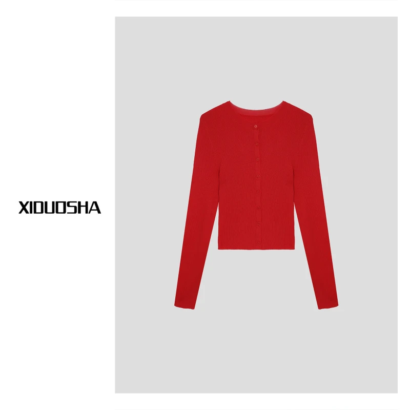 XIDUOSHA/喜朵莎春季慵懒风休闲气质款圆领纽扣针织毛衣XDS1042