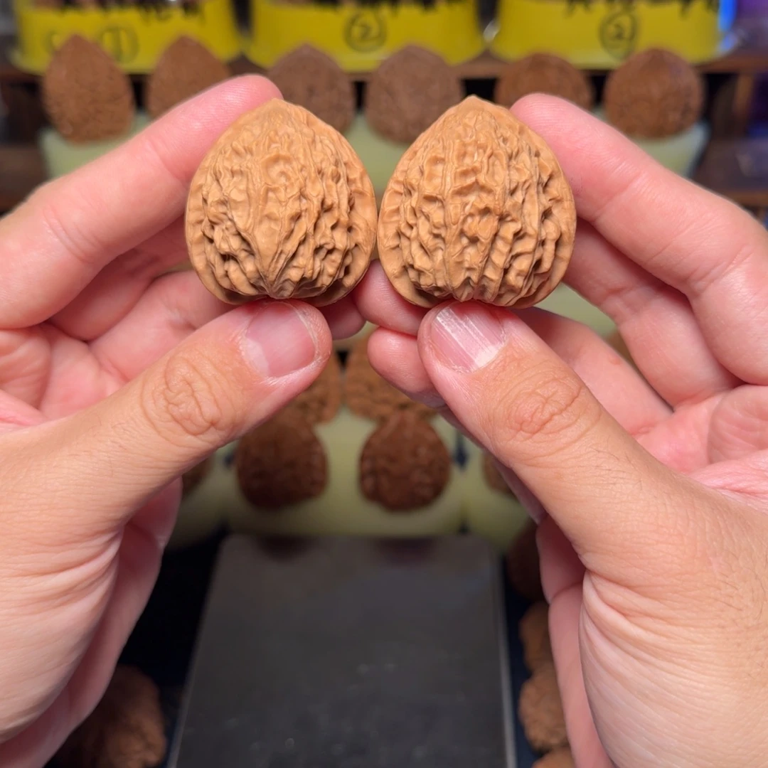 文玩核桃吊坠与***眠37金牛全品