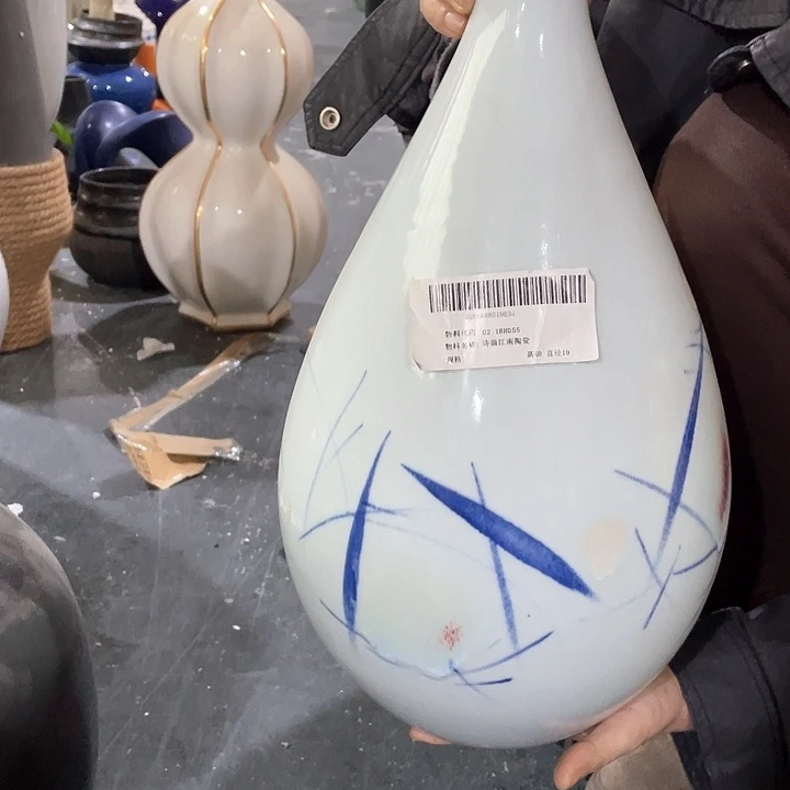 陶瓷花瓶，仿真绿植。