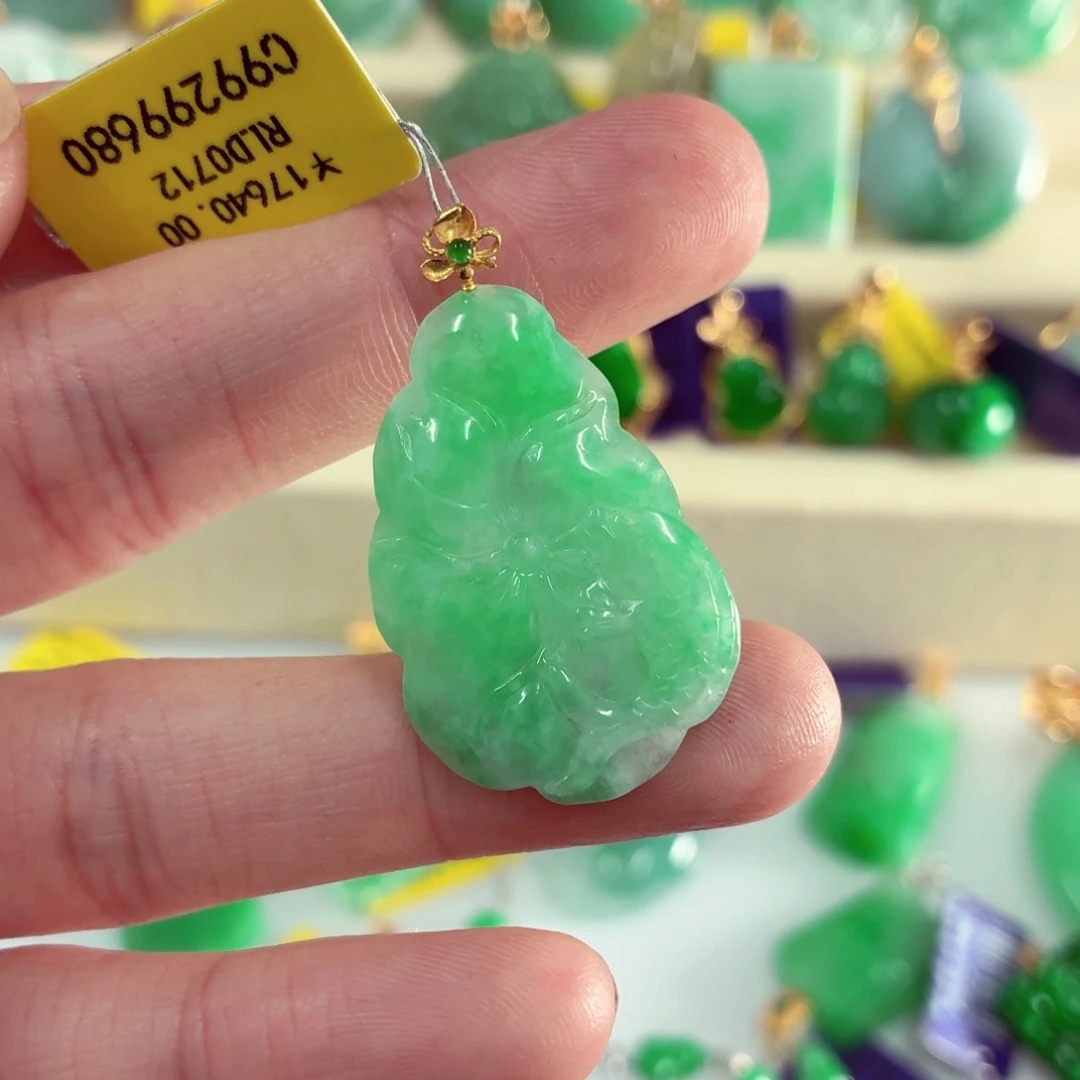 翡翠18K金镶嵌颈饰