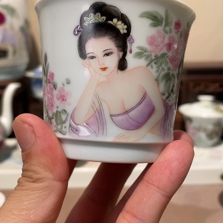 杨***啦景德镇陶瓷，手工绘画