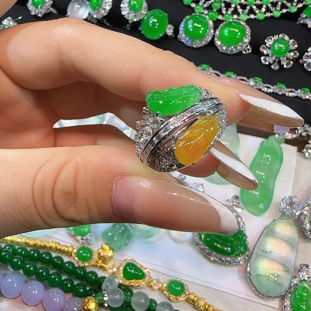 翡翠18K金镶嵌戒指