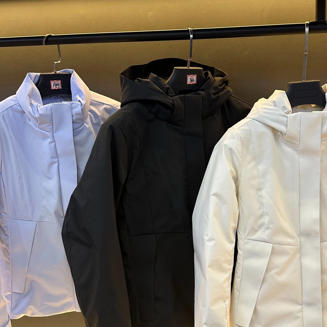 女款羽绒服三色收腰款ZZ