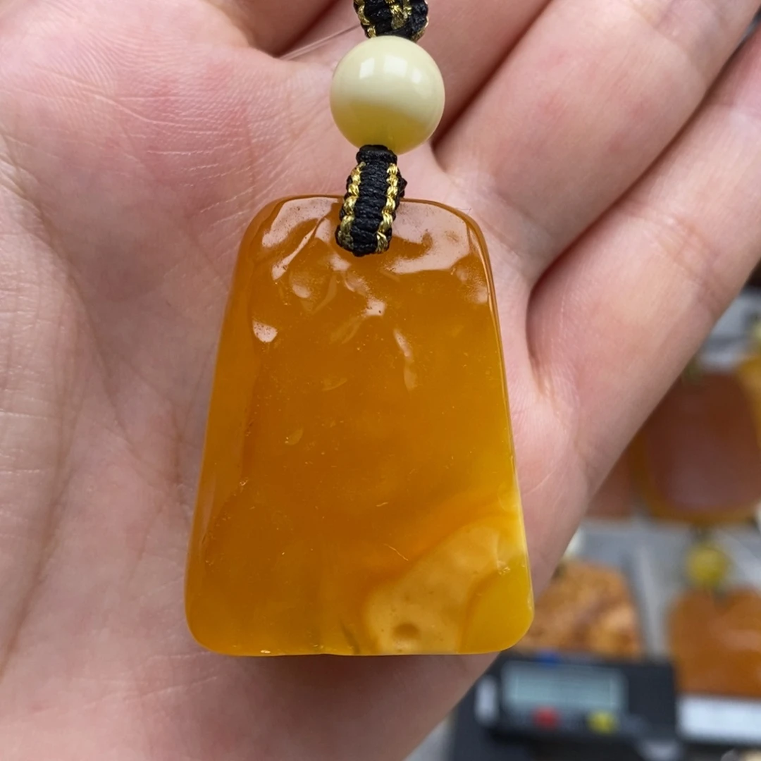 未镶嵌琥珀珠宝奇石