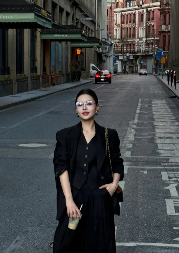 【郝洁】“权力美学”高级气质感极简老钱风飘带西装外套8270