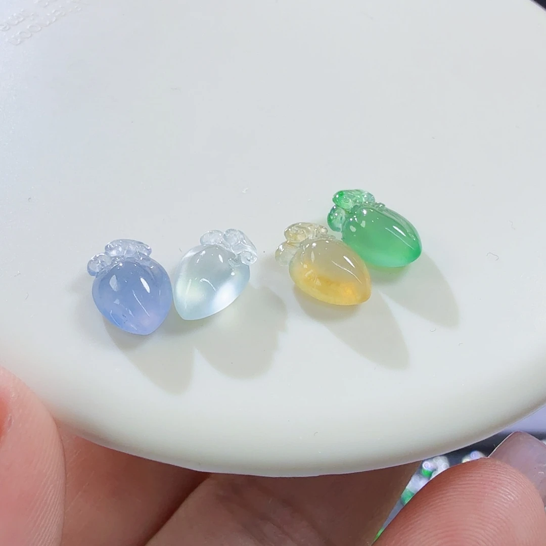 翡翠未镶嵌颈饰裸石