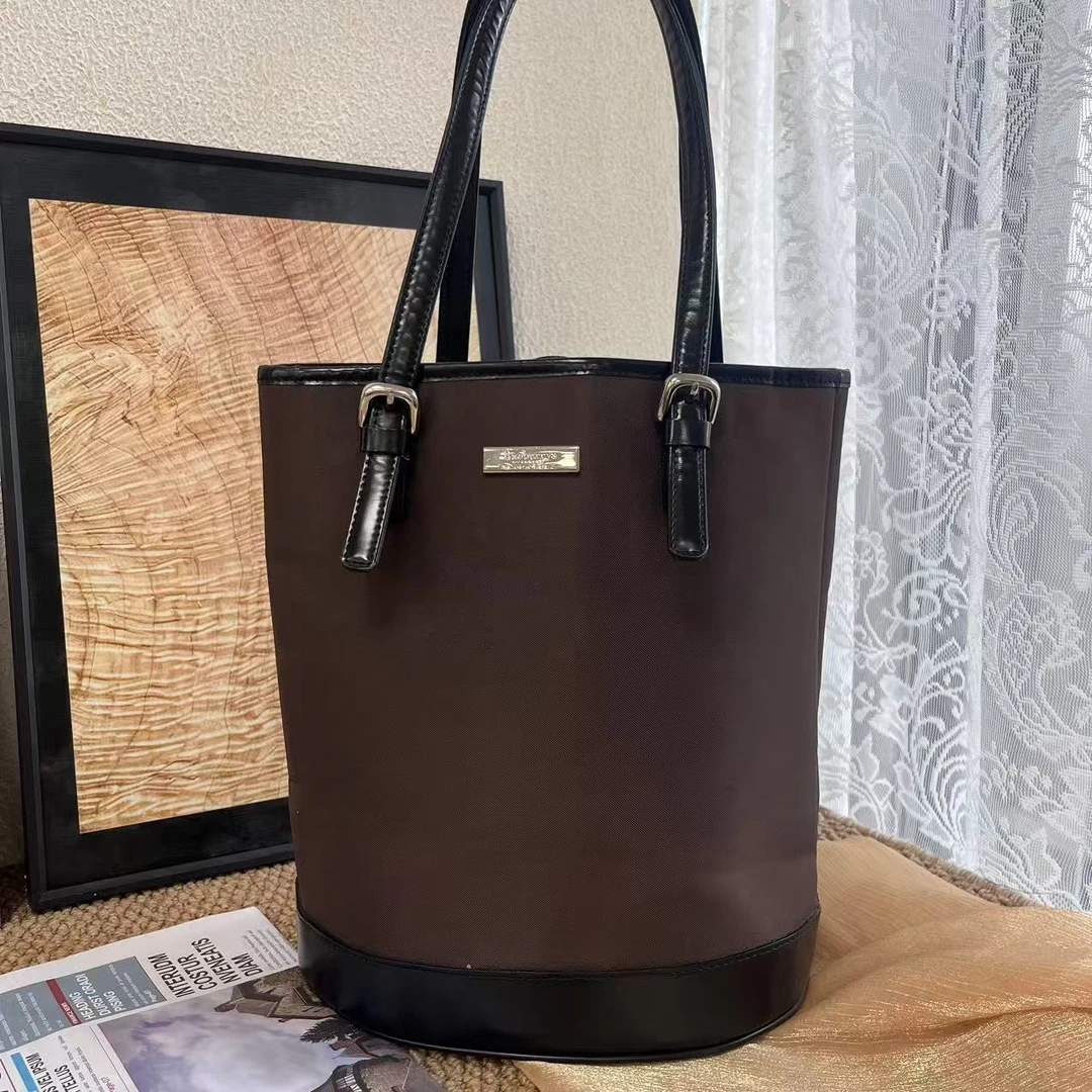 95新 BURBERRY/博柏利 XM/咖色拼黑水桶长肩带单肩包/JJ01609246