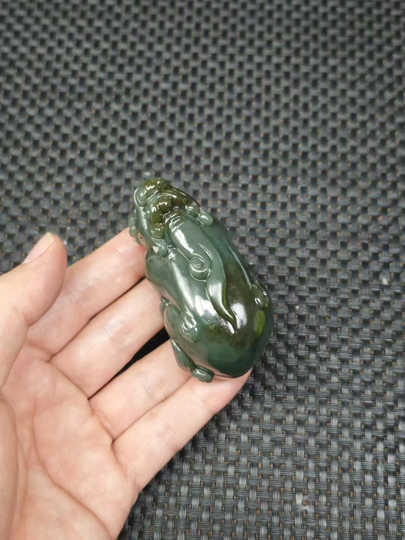 天然和田玉老料精雕貔貅把件油润细糯