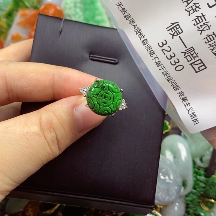 彩***姐翡翠未镶嵌吊坠(赠链)