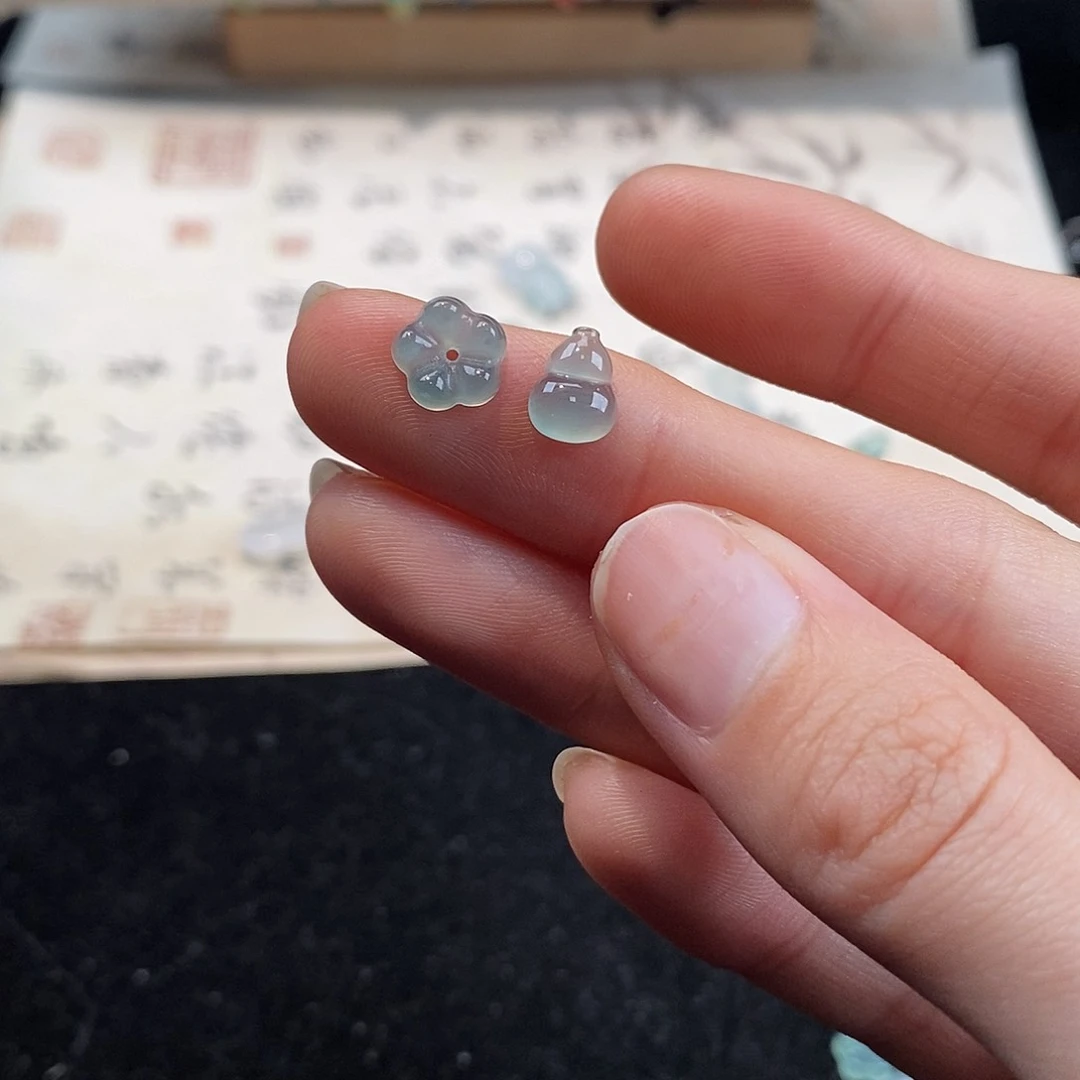 翡翠颈饰未镶嵌腿****天然翡翠