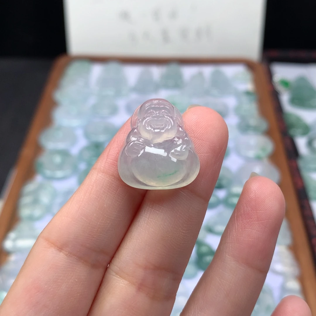 颈饰未镶嵌翡翠冰种飘阳绿财神爷