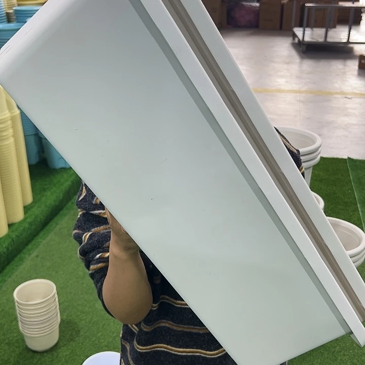 微瑕马槽长64宽23高16.5白色3只