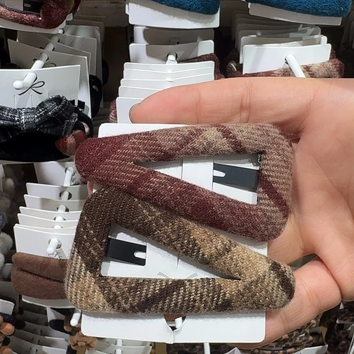 布艺铁合金咖红格拜拜