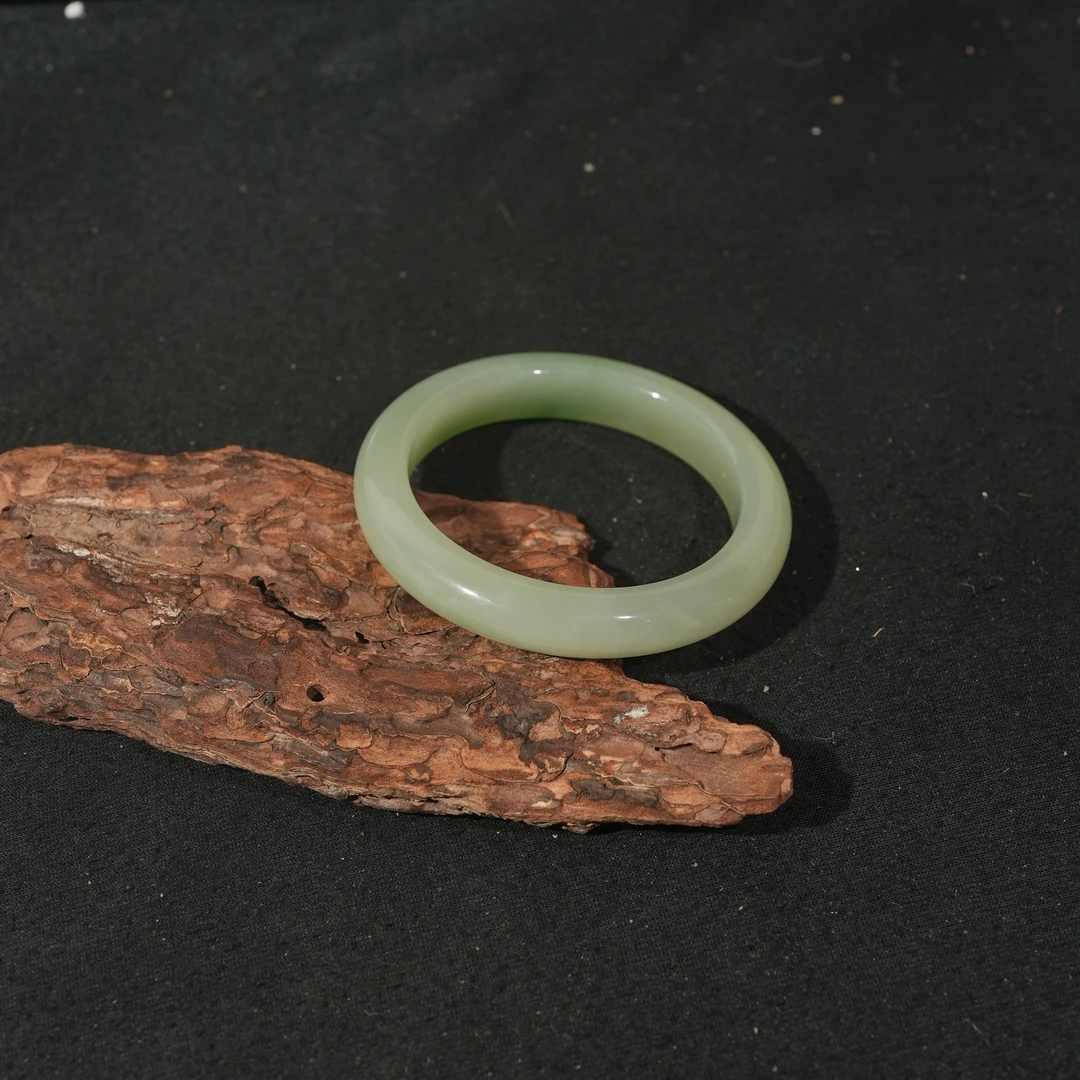 12.10香港王老板-和田玉手镯7z139