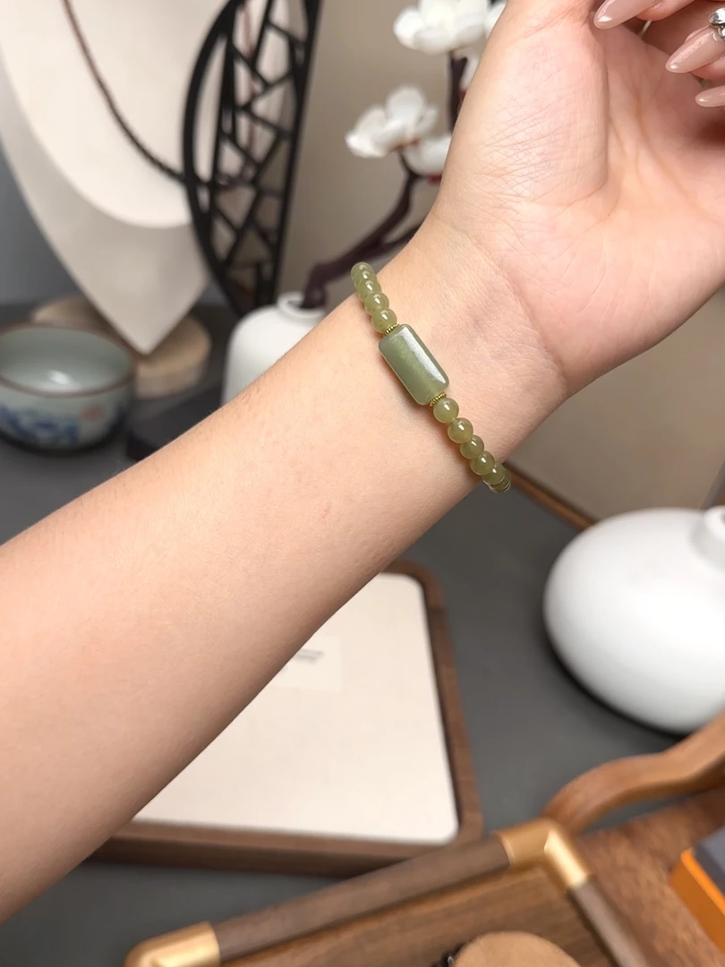 和田玉晴水翠玉腕间春