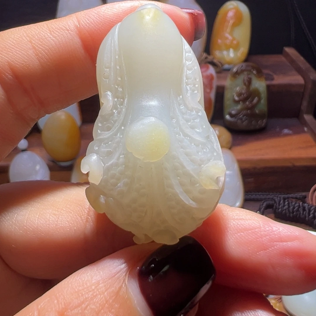 红***香和田玉未镶嵌颈饰
