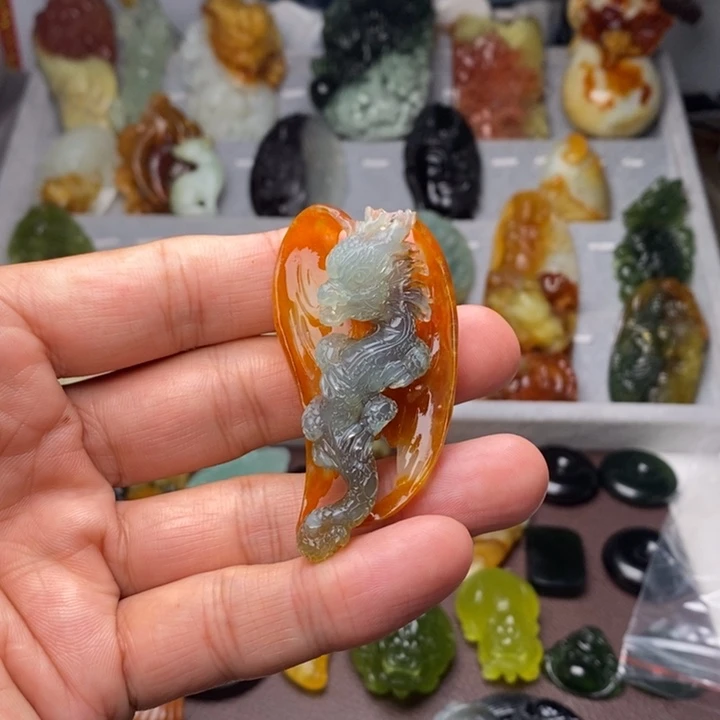 叁***世蛇纹石玉未镶嵌颈饰