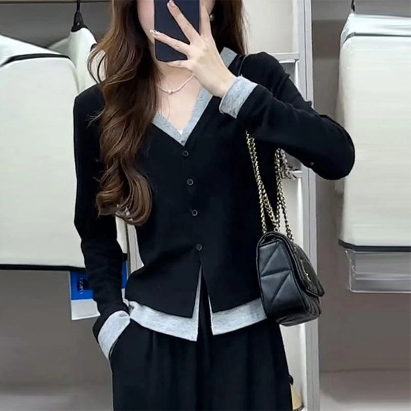 魅言新款设计感假两件V领长袖T恤洋气黑色女撞色时尚气质针织开衫