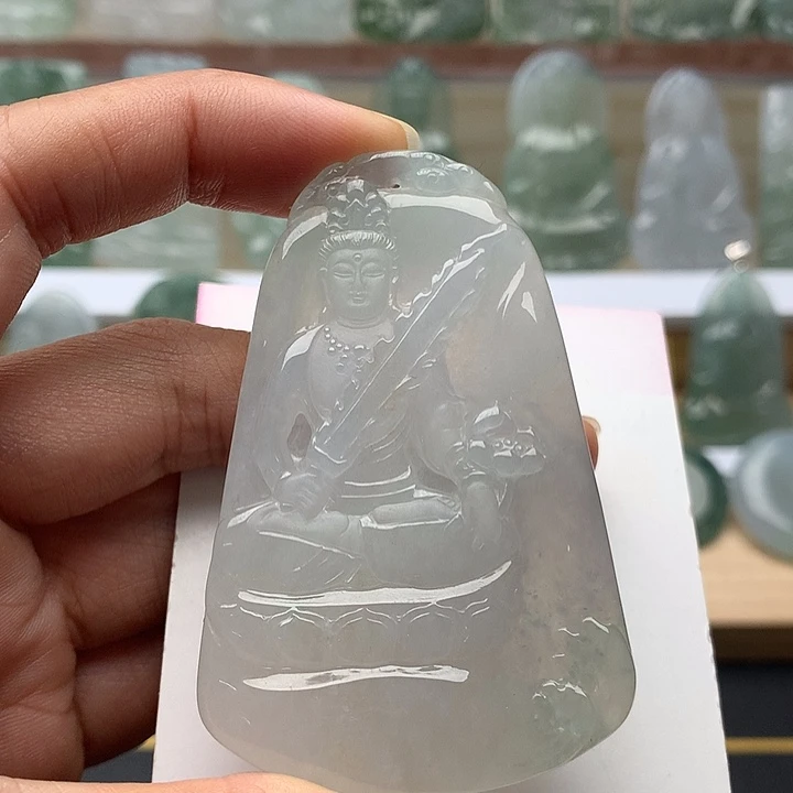 翡翠未镶嵌颈饰虚空藏