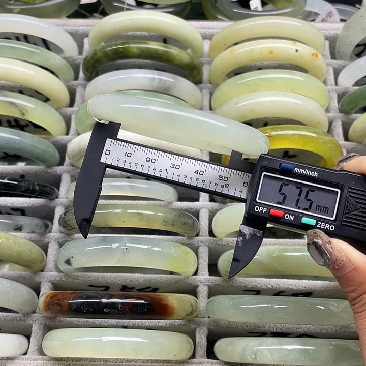 蛇纹石玉未镶嵌手镯275