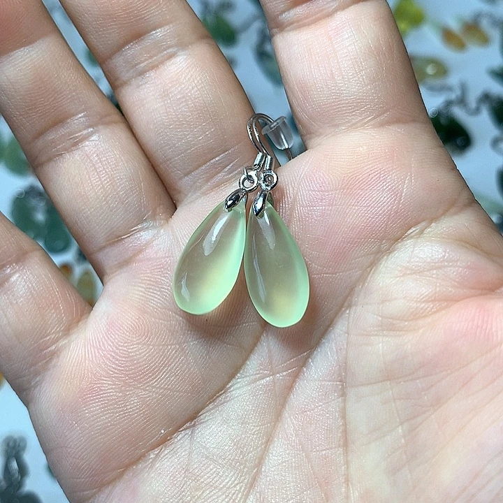蛇纹石玉未镶嵌耳环
