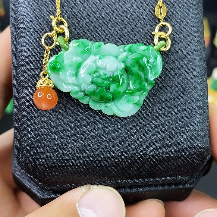 翡翠未镶嵌颈饰吊坠