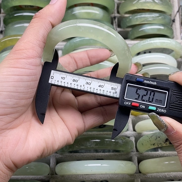 蛇纹石玉未镶嵌手镯297