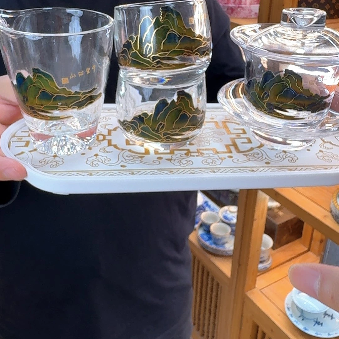 盖碗里的水煮开后放入