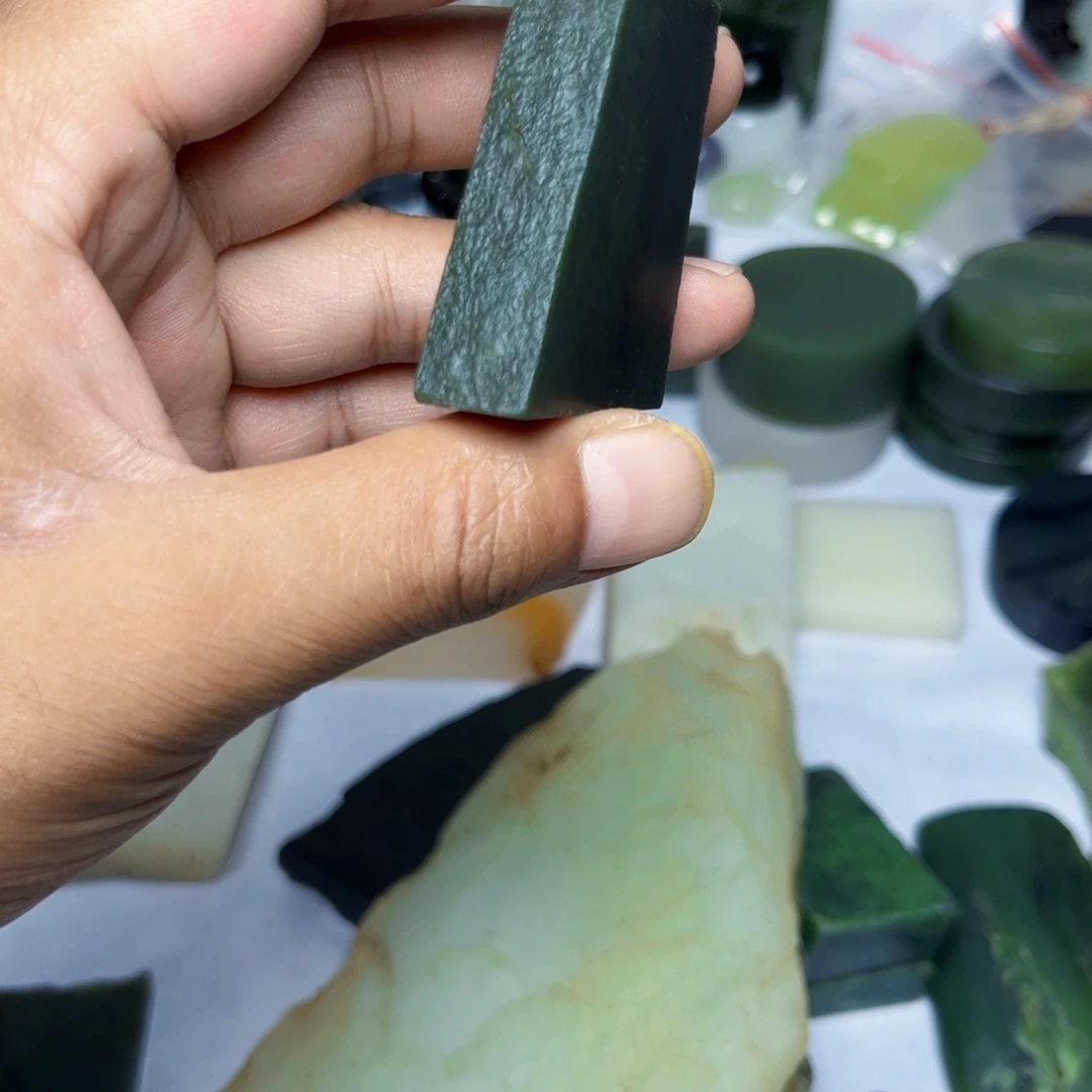 和田玉未镶嵌珠宝半成品