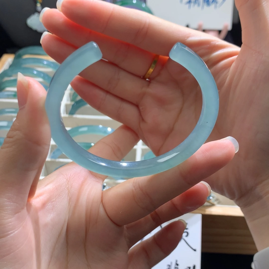 翡翠未镶嵌手镯纯天然