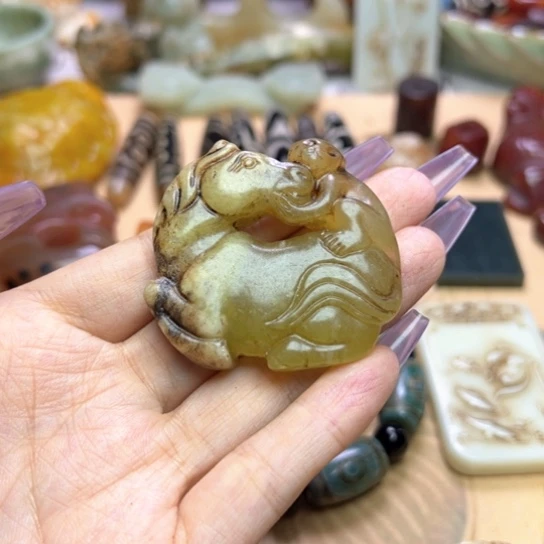 蛇纹石玉未镶嵌颈饰