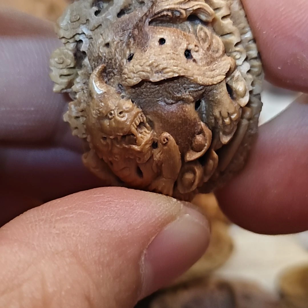 桃核纯手工双面满雕貔貅