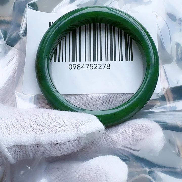 和田玉（碧玉）手镯未镶嵌5152微包容