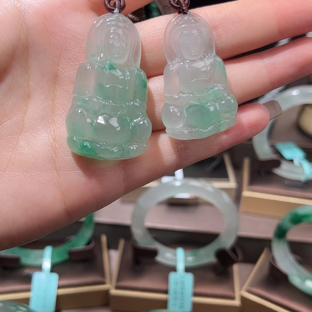 石英质玉（非洲翠）未镶嵌颈饰