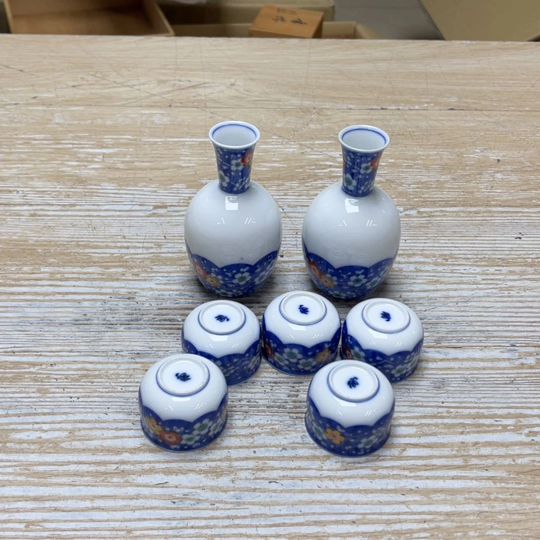 瓷片岁*密密麻麻地排列着一个