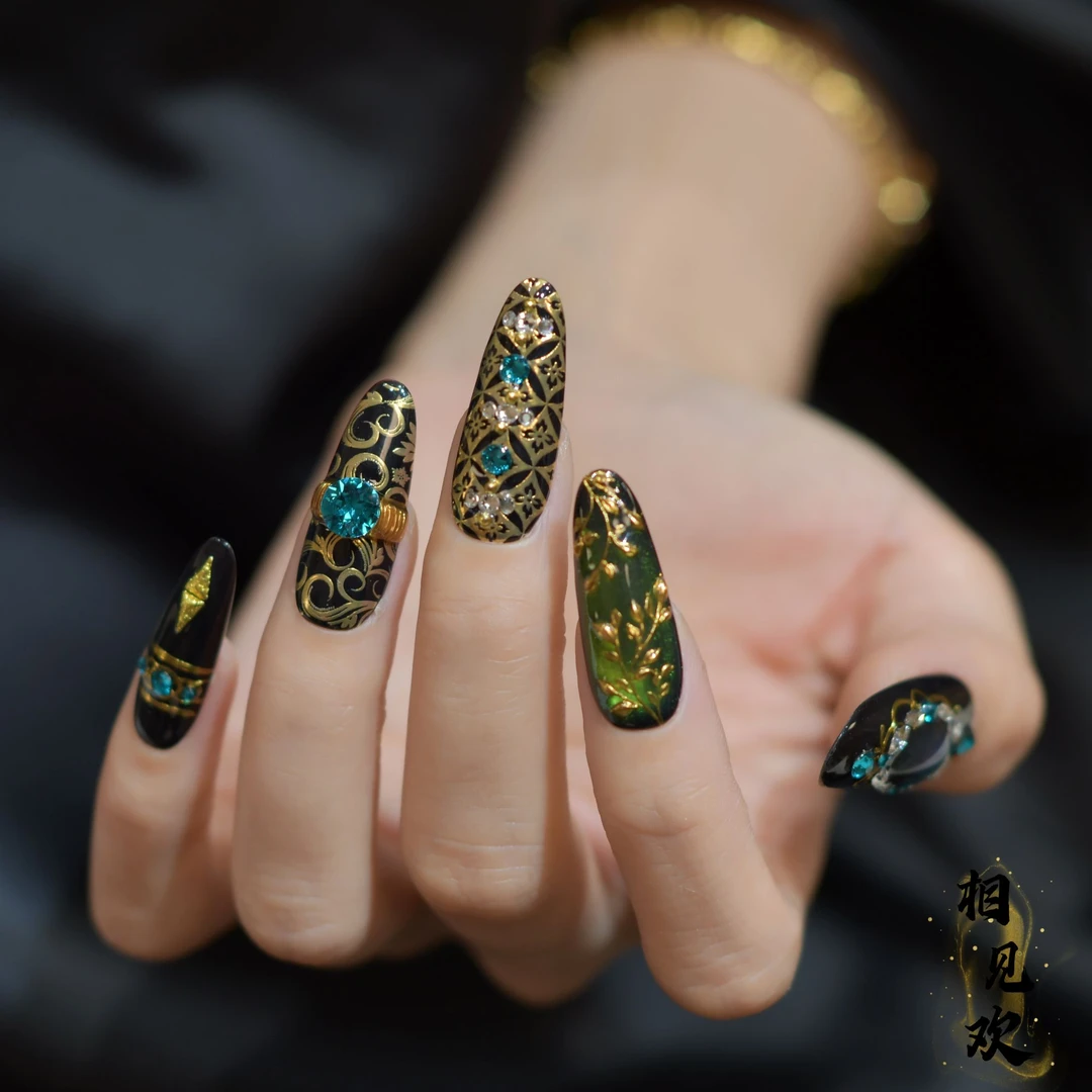 满手华子@【法佬】寇丝妮 纯手工穿戴式美甲