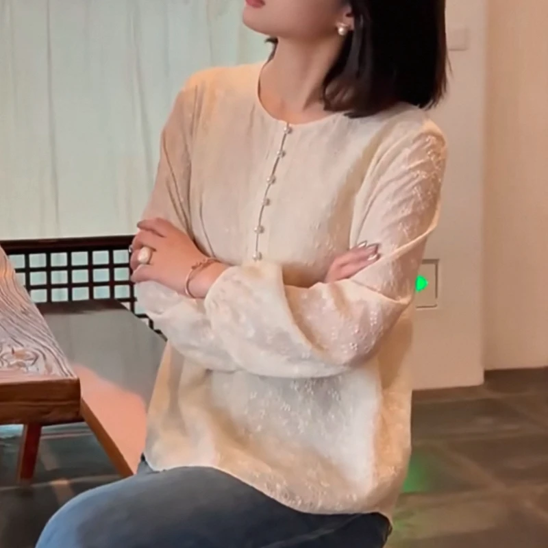 033秋季新款刺绣高感百搭宽松慵懒风女士减龄衬衫