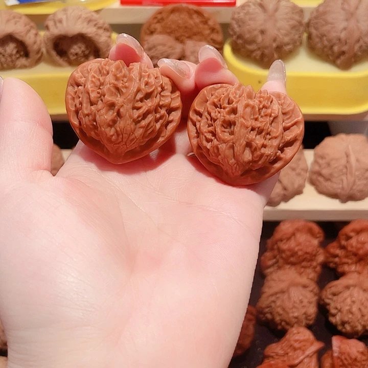 文玩核桃把件闫*.宫灯