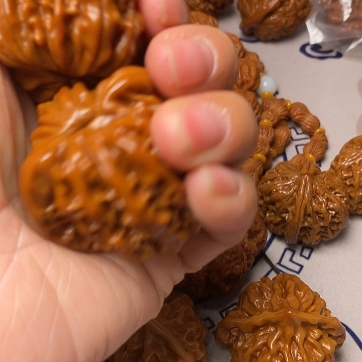 演***福吊坠文玩核桃篓子