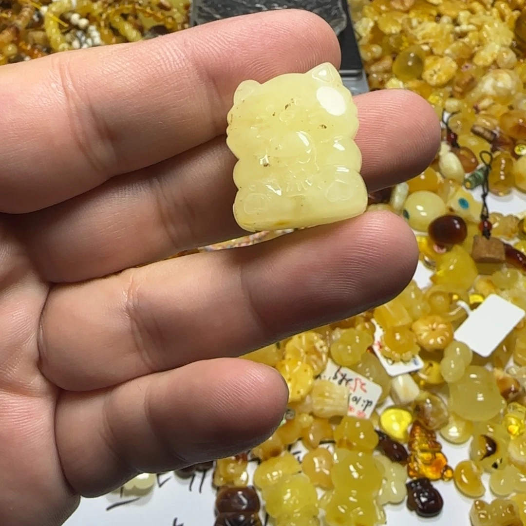 琥珀未镶嵌裸石4.2克