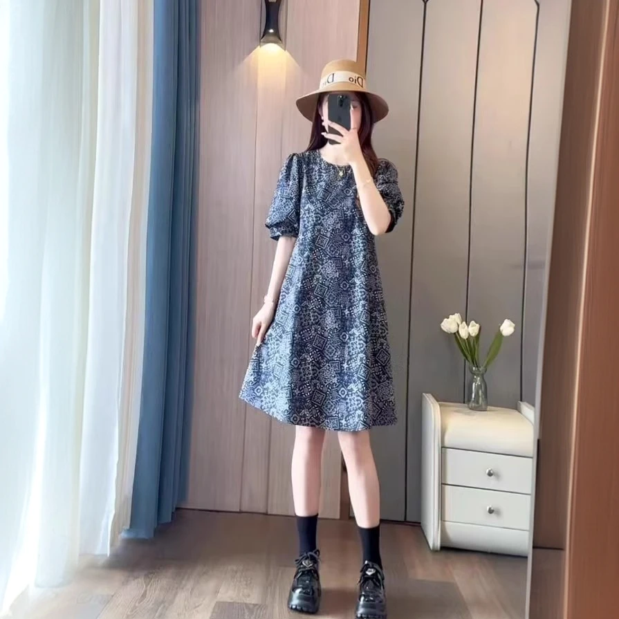 复古蓝色碎花连衣裙女2025新款夏季减龄泡泡袖宽松遮肉显瘦中长裙