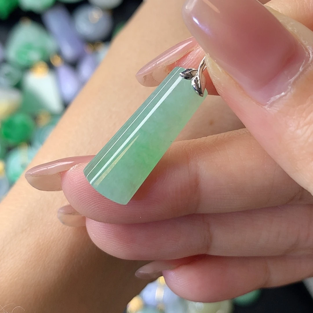 【闪购商品】翡翠吊坠(赠链)18K金镶嵌