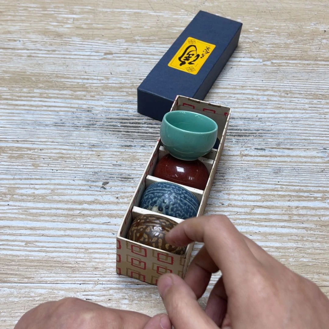 瓷片释*密密麻麻地排列着一个大