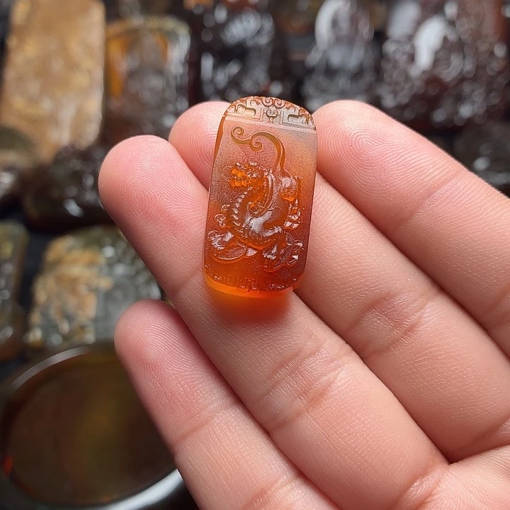 琥珀未镶嵌颈饰87