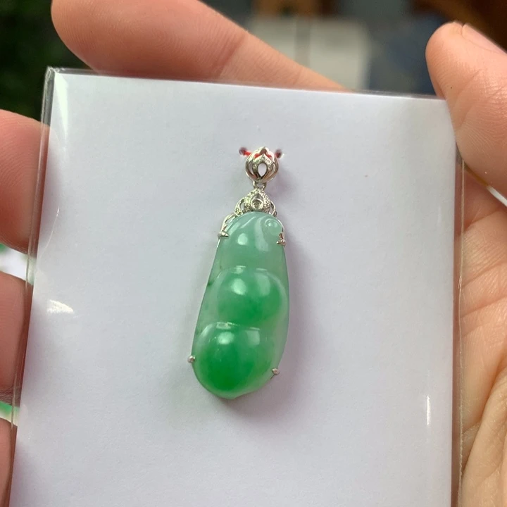 翡翠18K金镶嵌颈饰翡翠吊坠