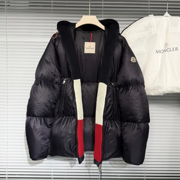 99新 MONCLER 蒙口 袖标logo 连帽 织带彩条 羽绒服 4码 a779