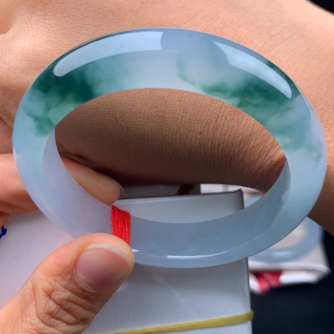 翡翠未镶嵌手镯冰飘蓝花