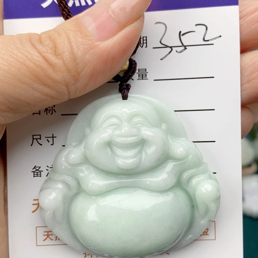 翡翠颈饰未镶嵌佛公